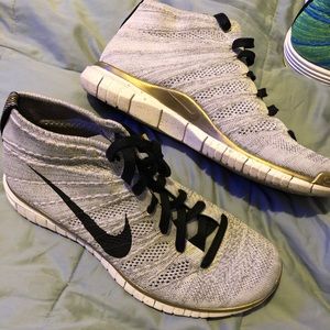 Men’s Nike Flyknit Chukka Shoes